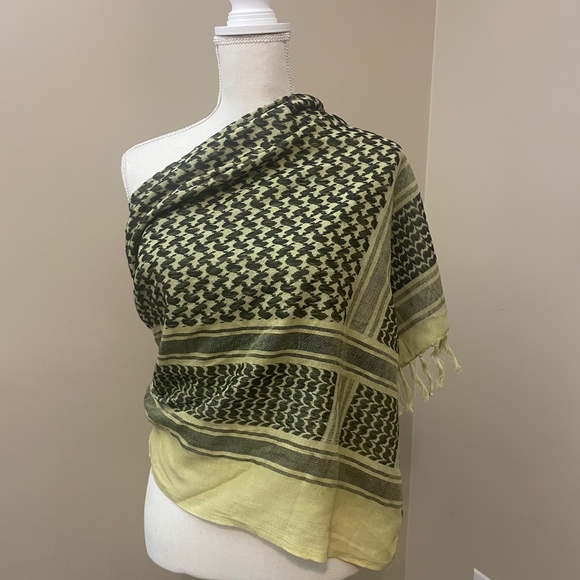 Large Tasseled Scarf Beige & Black Keffiyeh Head Wrap - Picture 5 of 5